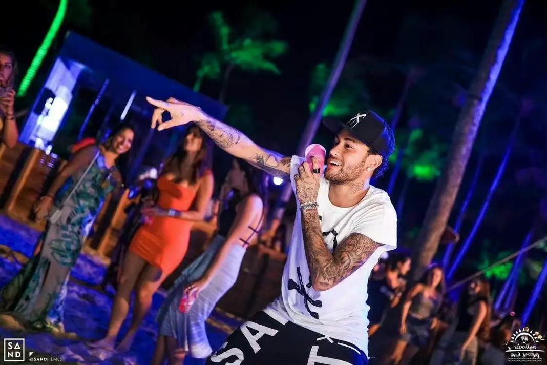 河内公安主帅：上半场我们表现不佳，中场调整后开始掌控比赛（河内公安主教练：上半场发挥不理想，半场调整后掌控了比赛）