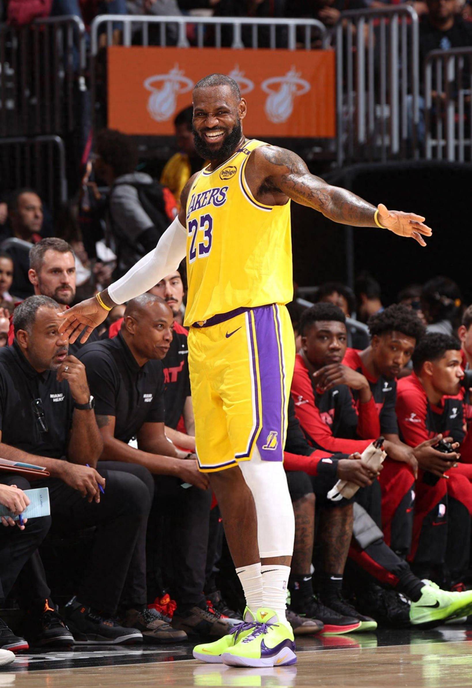 手感不错！东契奇首节6中4轻取10分（状态在线！东契奇首节6投4中斩获10分）