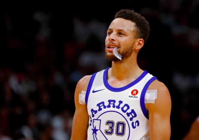 就爱打步行者！恩比德半场10中6拿19分，生涯30.6分（步行者苦主！恩比德半场10投6中砍19分，生涯场均30.6分）