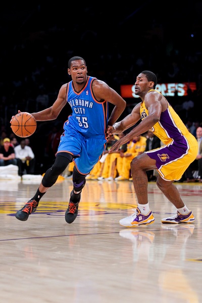 ESPN：奥斯卡曾短暂失去意识，目前正在ICU接受检查（ESPN称奥斯卡曾短暂昏迷，正于ICU接受检查）