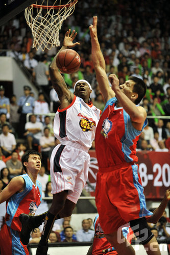 阿斯：西班牙考察帕尔马高中锋马特奥，与阿根廷争夺其代表权（阿斯：西班牙考察帕尔马高中锋马特奥，正与阿根廷争抢其国家队代表资格）