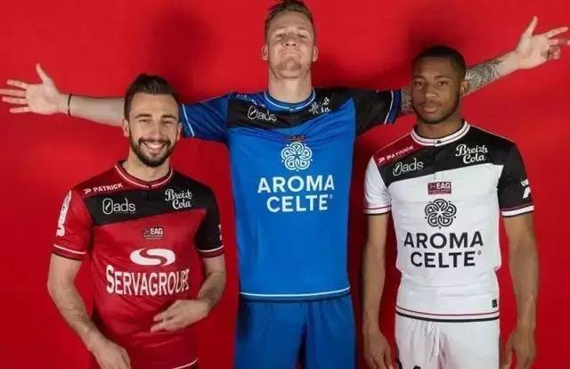 一家中餐馆在哈兰德光顾后推出同名套餐，包含烧鸭、叉烧及脆皮烧肉（哈兰德造访后，中餐馆上新同名套餐，主打烧鸭、叉烧和脆皮烧肉）