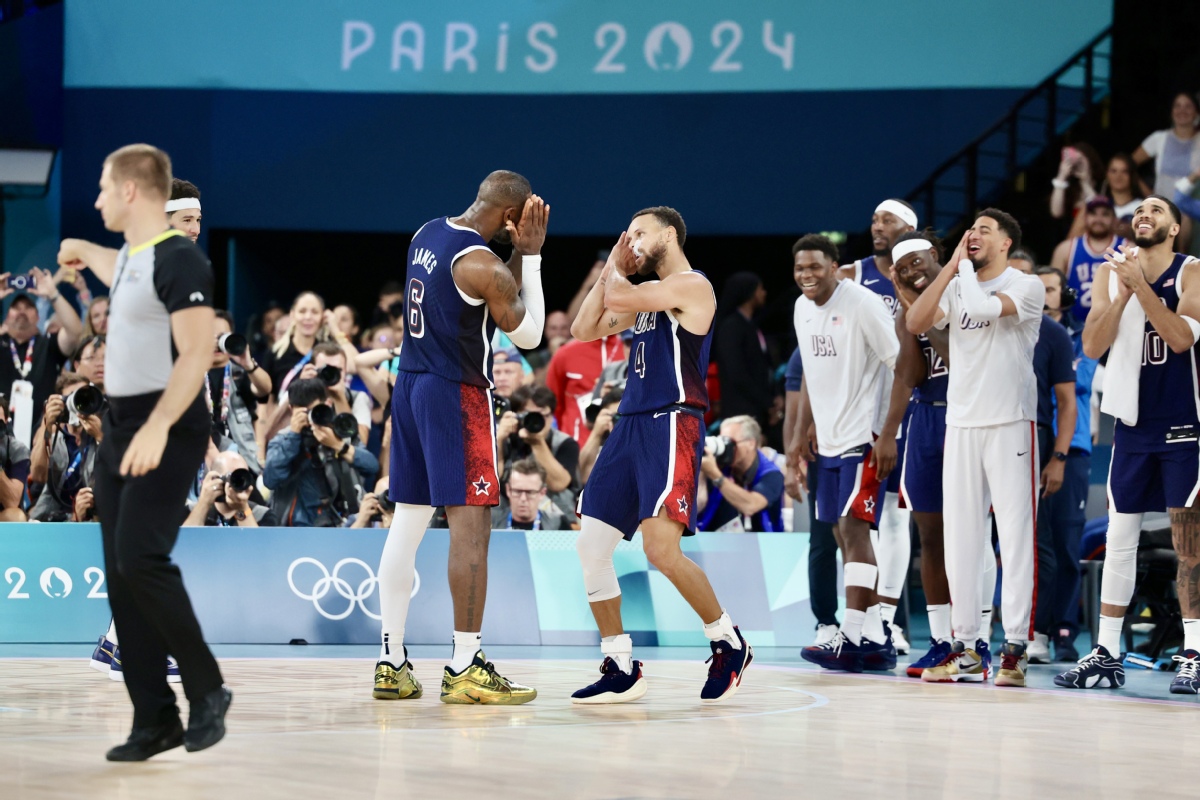 门将扑出关键点球，球迷热议（门将神扑化解点球，球迷掀起热议）