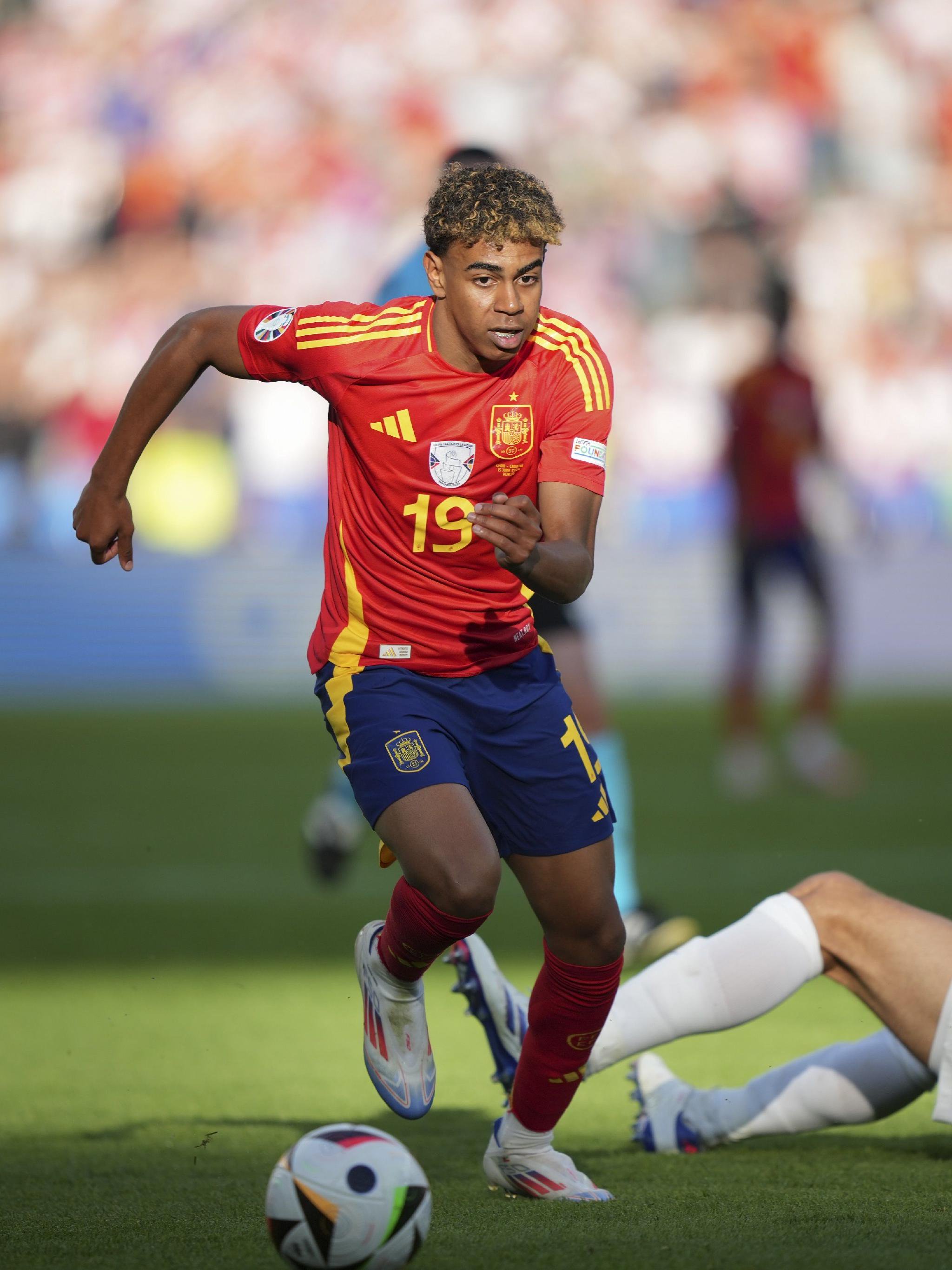 官方：朱利亚诺-西蒙尼当选马竞10月最佳球员（马竞官方：朱利亚诺-西蒙尼荣膺10月最佳球员）