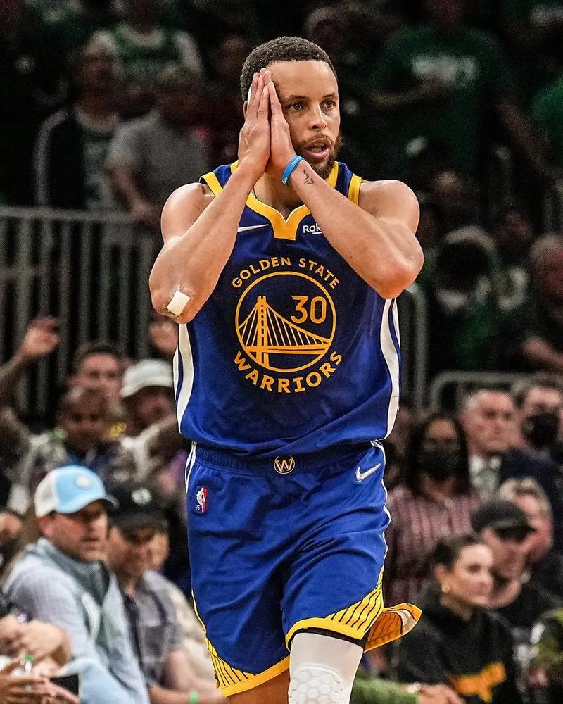 斯基拉：因西涅有望自由转会加盟拉齐奥，并签约至2027年（斯基拉：因西涅或以自由身加盟拉齐奥，合约至2027年）