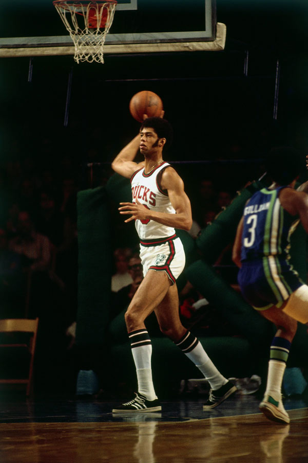 西班牙人2-1塞维利亚，罗伯托-费尔南德斯、佩雷-米利亚破门（西班牙人2-1击败塞维利亚，罗伯托-费尔南德斯与佩雷-米利亚相继破门）