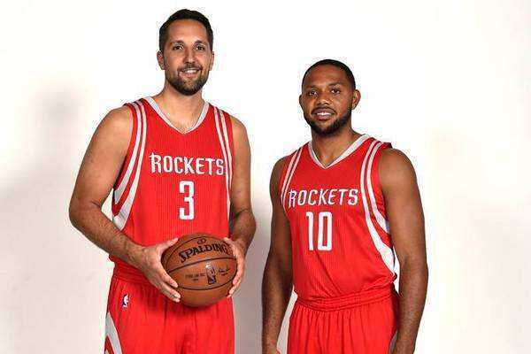 李璇：有个球队主帅最快明天官宣，下赛季应该能换个活法（李璇爆料：某队新帅最快明日官宣，下赛季或迎新气象）